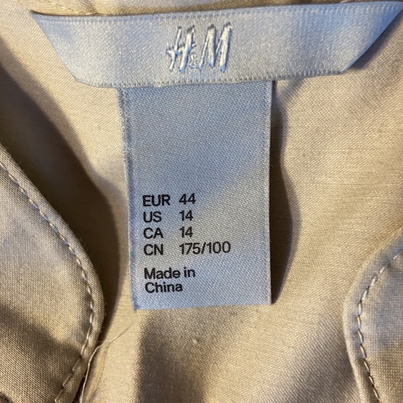 H&M brass button down tan dress, size 14 🔥 - Picture 4 of 6